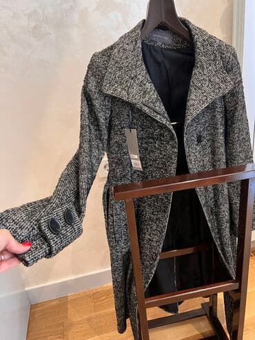 loreta palto: Palto yeni M razmer ustunde ama L razmerede olar — 2