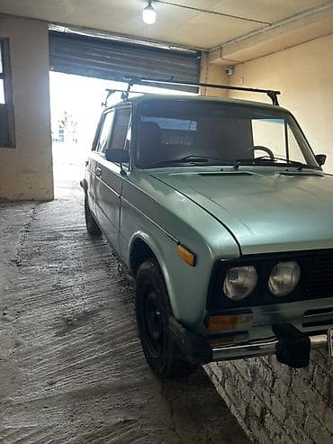 2107 qara: VAZ 2106 sedan — açıq mavi rəngdə, qara təkər diskləri ilə. Klassik — 1