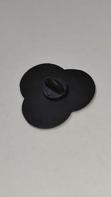 Broşlar: “Life • The Universe • Everything – 42” mövzusunda rəngli emal nişanı — 3