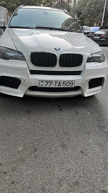 BMW X6, ağ rəng, 4 qapılı kupe-SUV gövdə. Güclü benzin mühərriki və