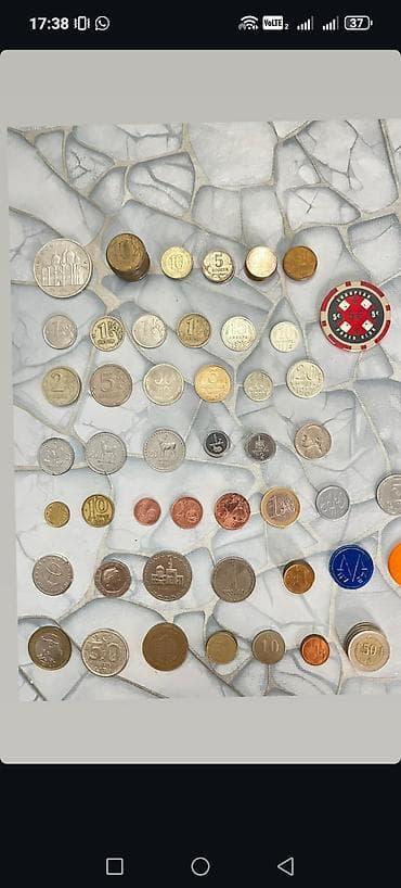 kohnə pullar: Müxtəlif ölkə və dövrlərə aid xırda pullar. köhnə kagiz pullarda var — 1