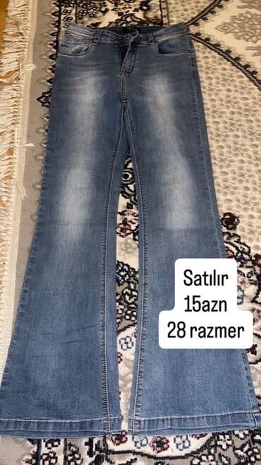 Mavi rəngli, açıq yuma effekti olan qadın jins şalvar. Yüksək belli — 1