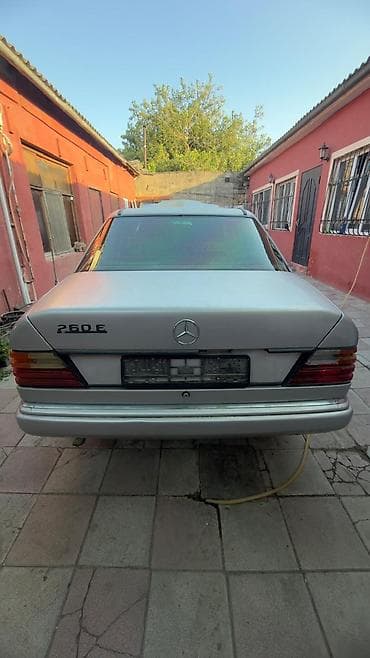 mercedes 180 b: Mercedes-Benz E 260: 2.6 l | 1989 il Sedan — 5