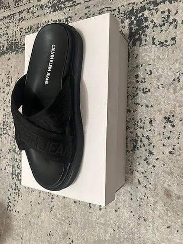 Calvin Klein Jeans kişi şlapesi - Rəng: qara - Model: üst hissəsi iki — 3