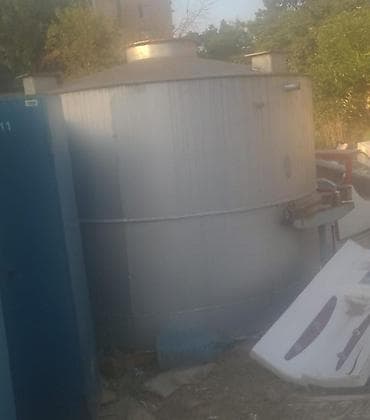 водяной бак: 10 tonluq icersiz nerj uzeri metal çen 2 eded var qiymet 5500 azn real — 1