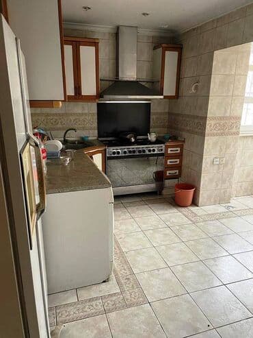 neftciler kiraye ev: Rəşid Behbudov küçəsində 5 mərtəbəli binanın 4 cü mərtəbəsi ümumi — 16