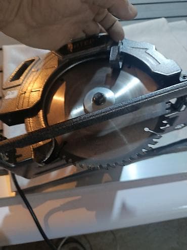 ucuz misarlar: PİTER PT-185/1800BT elektrikli dairəvi mişar - Giriş gərginliyi — 1