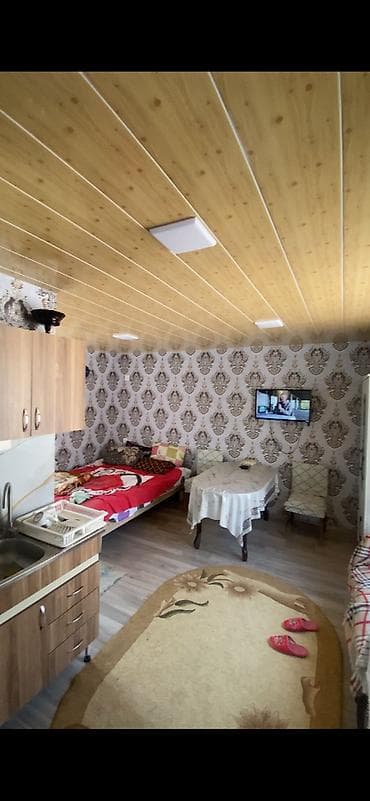 Emircandadir yol kenarindadir. aftobus qapidan kecir yeni tikilib 1 — 6