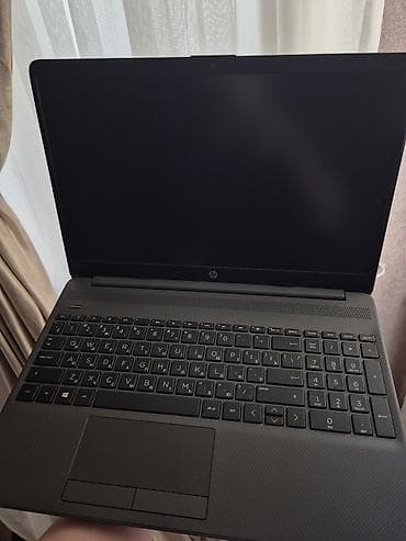 komputer notbuk: HP noutbuk Xüsusiyyətlər və dizayn - Korpus: mat qara, teksturalı — 6