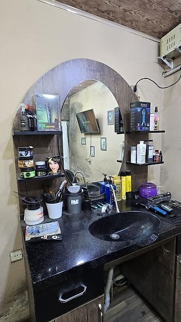 Прямой стол, С выдвижными ящиками, С полками, Ламинат блестящий, Нет кредита