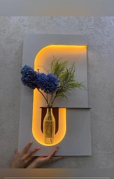 LED işıqlı divar dekoru – inteqrə edilmiş şüşə vaza ilə 3D gül