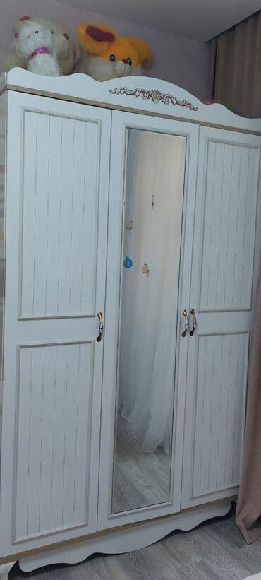 шкаф бар: Распашной, 3 двери Прямой шкаф, Гардеробный шкаф — 2