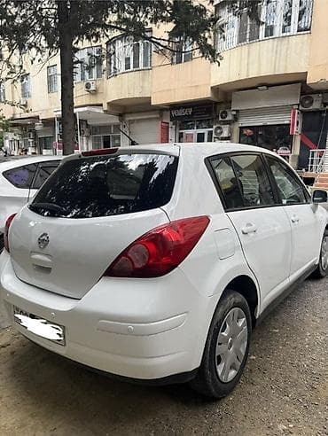 Avtomobil satışı: Nissan Tiida hatchback – ağ rəng, 5 qapı, şəhər üçün rahat və iqtisadi — 7