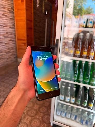 resmi 10 s: IPhone 8 Plus, 64 GB, Black Titanium — 3