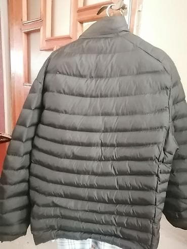 Qara rəngli yüngül şişmə kişi gödəkçə yeni alinib 110 azene 80 satiram