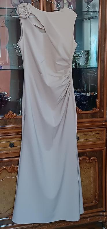 stapel fasonlar instagram: Zərif ziyafət/libas – açıq bej rəngdə, uzun kəsim. - Model: qolsuz — 2