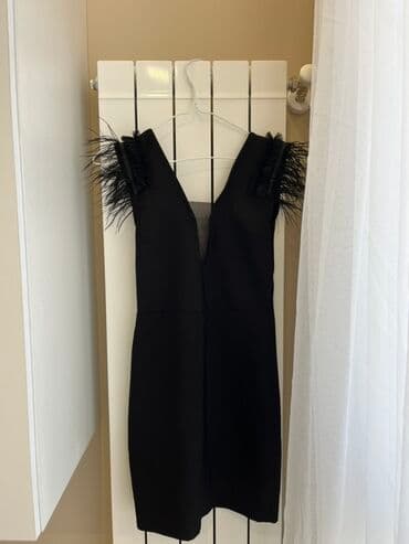 qara qisa don modelleri: Xs- S razmer Qara kokteyl donu - Rəng: qara - Dizayn: dərin V-yaxa — 1