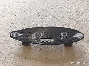 bas gitara: Plastik kruizer skeytbord

- Korpus: sıx və yüngül plastik gövdə — 1