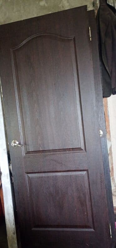 Taxta interyer qapısı - Material: MDF/taxta əsaslı, tünd qəhvəyi ağac