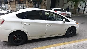 Toyota Prius Hybrid hatchbek - Yanacaq sistemi: benzin + elektrik