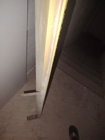 ikinci əl pəncərə: Karniz yaxsi vəziyyətdə. 2.50sm — 3