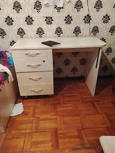 tek stullar: Ağ rəngli dırnaq masası - Klassik dizayn, parlaq ağ səth - Sol — 1