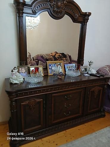 oval masalar: Klassik üslubda mebel dəsti - Konsol güzgü ilə: Tünd qəhvəyi massiv — 1