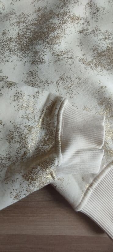 toxunma uşaq koftaları: Uşaq üçün switshirt - Rəng: süd ağ əsas, üzərində qızılı parıltılı — 2