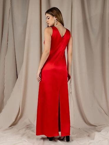 koja donlar: Qırmızı satən maxi don - Model: qolsuz, V-şəkilli dekolte, arxada — 3
