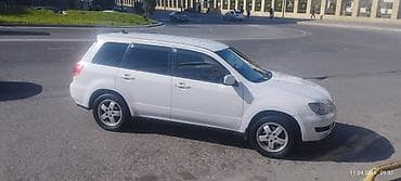 Ailə və gündəlik istifadə üçün praktik, ağ rəngli 5 qapılı