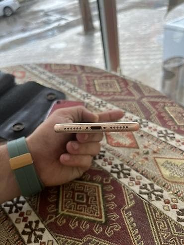 iphone 5 's: IPhone 8, 64 GB, Qızılı, Barmaq izi — 4