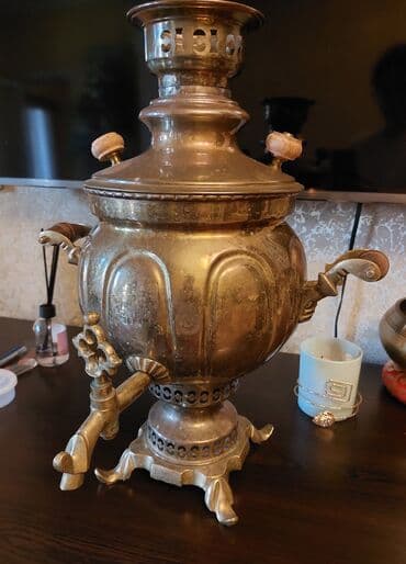 qədim romada əsgər ayaqqabısı: Misin samovar – klassik köhnə rus üslublu, mis ərintisindən, oyma — 1