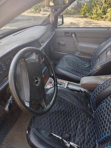 w124 karobka: Mercedes-Benz 190: 2 l | 1990 il Sedan — 6
