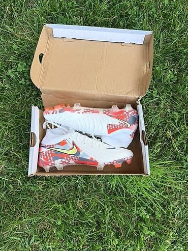 Nike Phantom GX futbol butsaları - Model: Nike Phantom GX (şnürlü