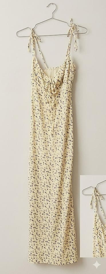 2023 paltar modelleri: Zərif yay paltarı – krem/sarı tonlarda, xırda bənövşəyi çiçək naxışlı — 1