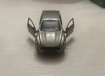 taxta oyuncaqlar: Metal miniatür avtomobil modeli – sedan tipli, boz/metalik rəngdə — 6