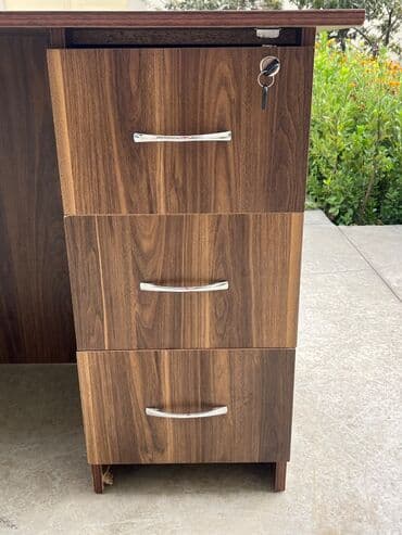 komputer uzre is elanlari: Kompüter masası — 5