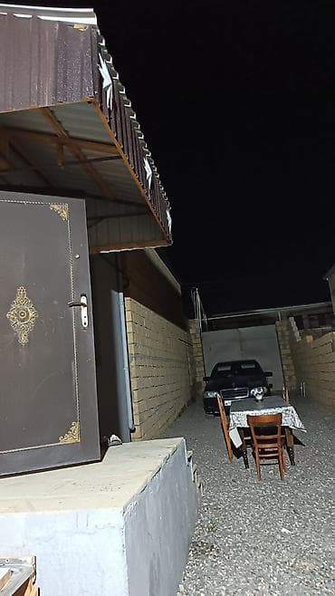 binə savxozda ev: Qobu polis bölməsinin arxası 3 + 1 otaq heyet evi . Tam təmirli — 1