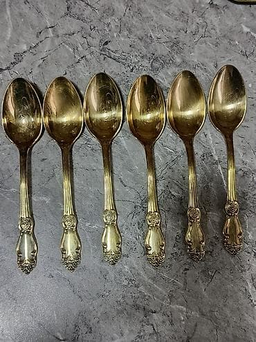 Столовые приборы: Qızıl tonlu süfrə ləvazimatı dəsti – 18ədəd Tərkibi: - 6 ədəd şorba — 5