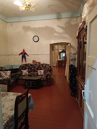 Kirayə mənzillər: 55 kv metr sahesi olan bina evinin 1ci mərtebəsi 2otaqlı ev.Heyetde — 7