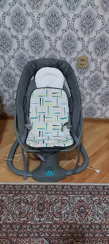 Oğlan və qız üçün, Beşik, Yellənmə mexanizm ilə