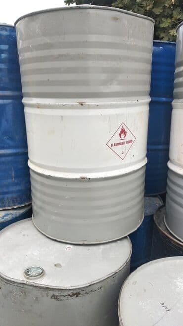 Metal çən/barrel-lar (200 litr) - Həcm: təxminən 200 L standart polad