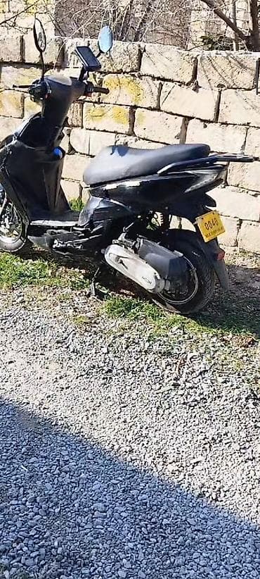 mape: - Rəng: qara - Oturacaq: iki nəfərlik geniş və rahat - Mühərrik — 3