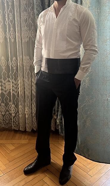 usta geyimi: Smokinq, beylik kostyum. 1 defe istifade edilib. Yeniden sechilmir — 1