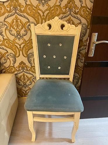 Yeni, Masa və oturacaqlar