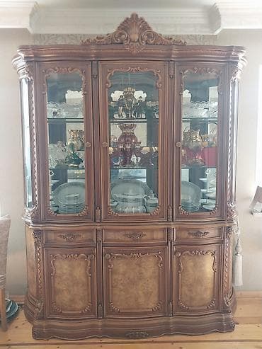 şifonyer dolap: Klassik üslubda vitrin-bufet - Material: ağac (təbii ağac teksturası — 1