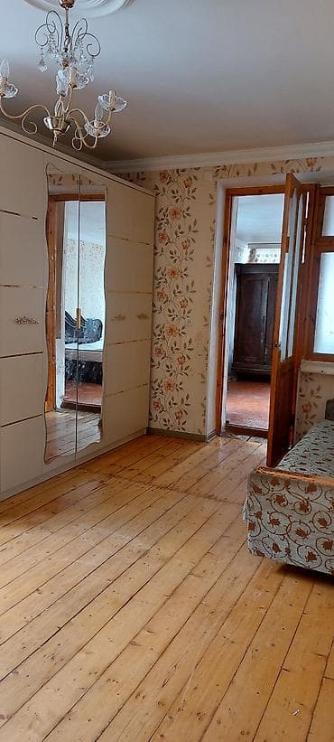 modern evler: Gəncə Şəhəri Xan Bağı Türmənin yanında Bina Evi 4/3 kirayə verilir — 2