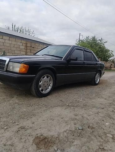 teker satişi: Mercedes-Benz 190 (W201): 2 l | 1990 il Sedan — 4
