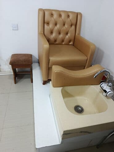 salo: İşlənmiş, Pedikür kreslosu — 1