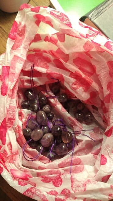 Eynəklər: Qolbağlar təbii daşlardan. qiymət daşa və ölçüyə gorə. Muncuq dəsti – — 10